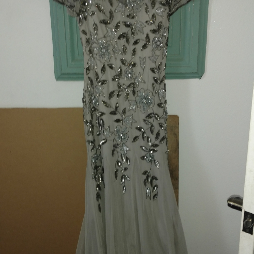 2 dresses - Picture 7 of 8